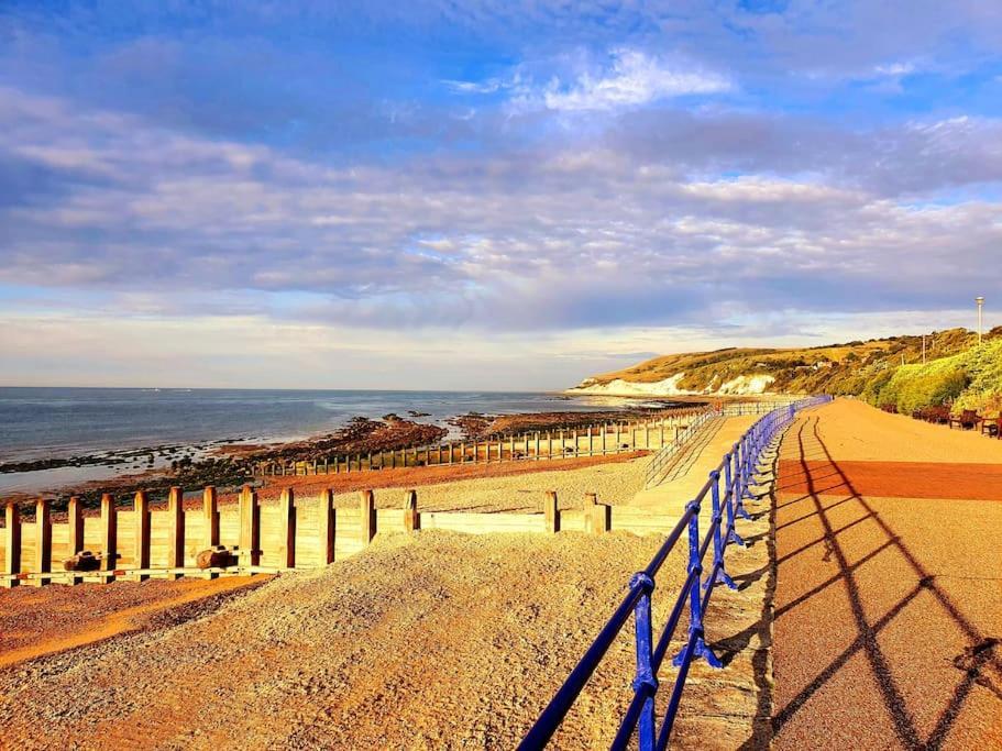 The Three Musketeers, Aramis Daire Eastbourne Dış mekan fotoğraf