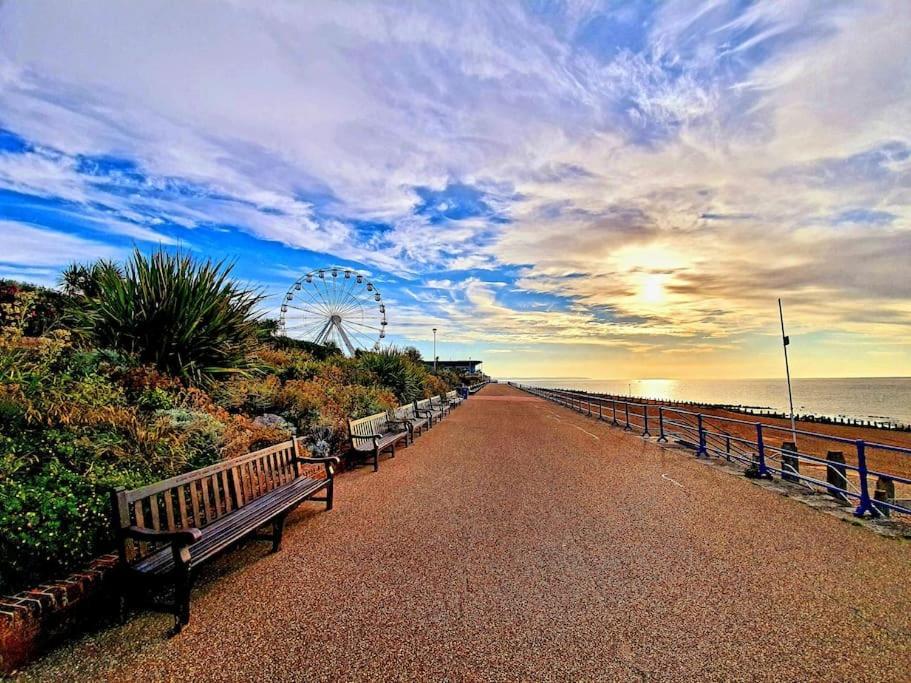 The Three Musketeers, Aramis Daire Eastbourne Dış mekan fotoğraf